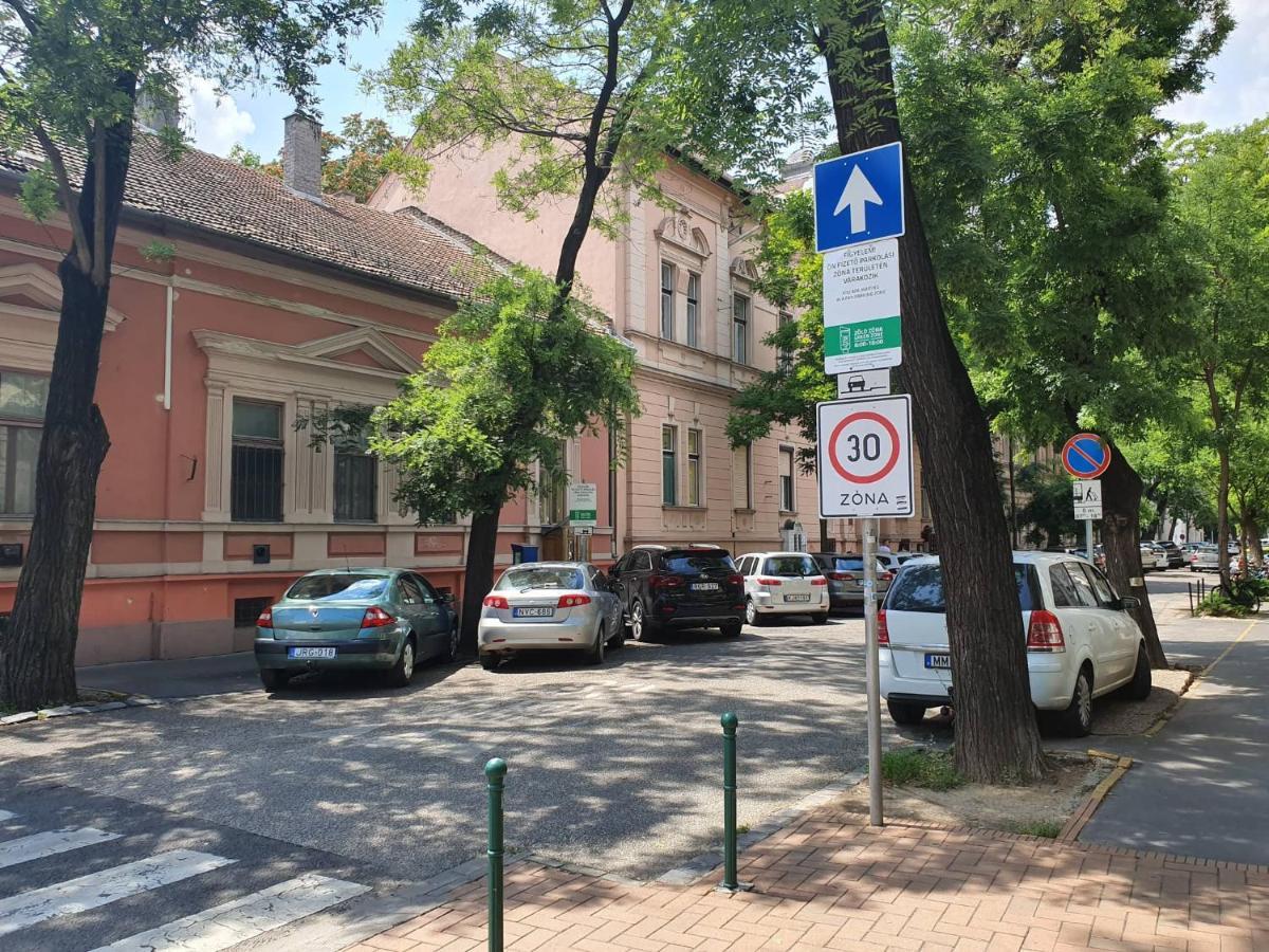 Pompar Belvarosi Apartman Szeged Bagian luar foto